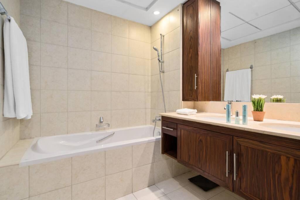 Spectacular Burj & Fountain View - Luxurious 3 Bedrooms & Maids Room - The Residences Dubaï Extérieur photo